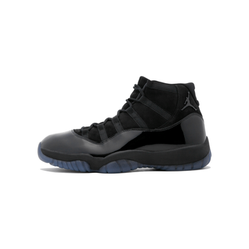 J11 RETRO CAP & GOWN